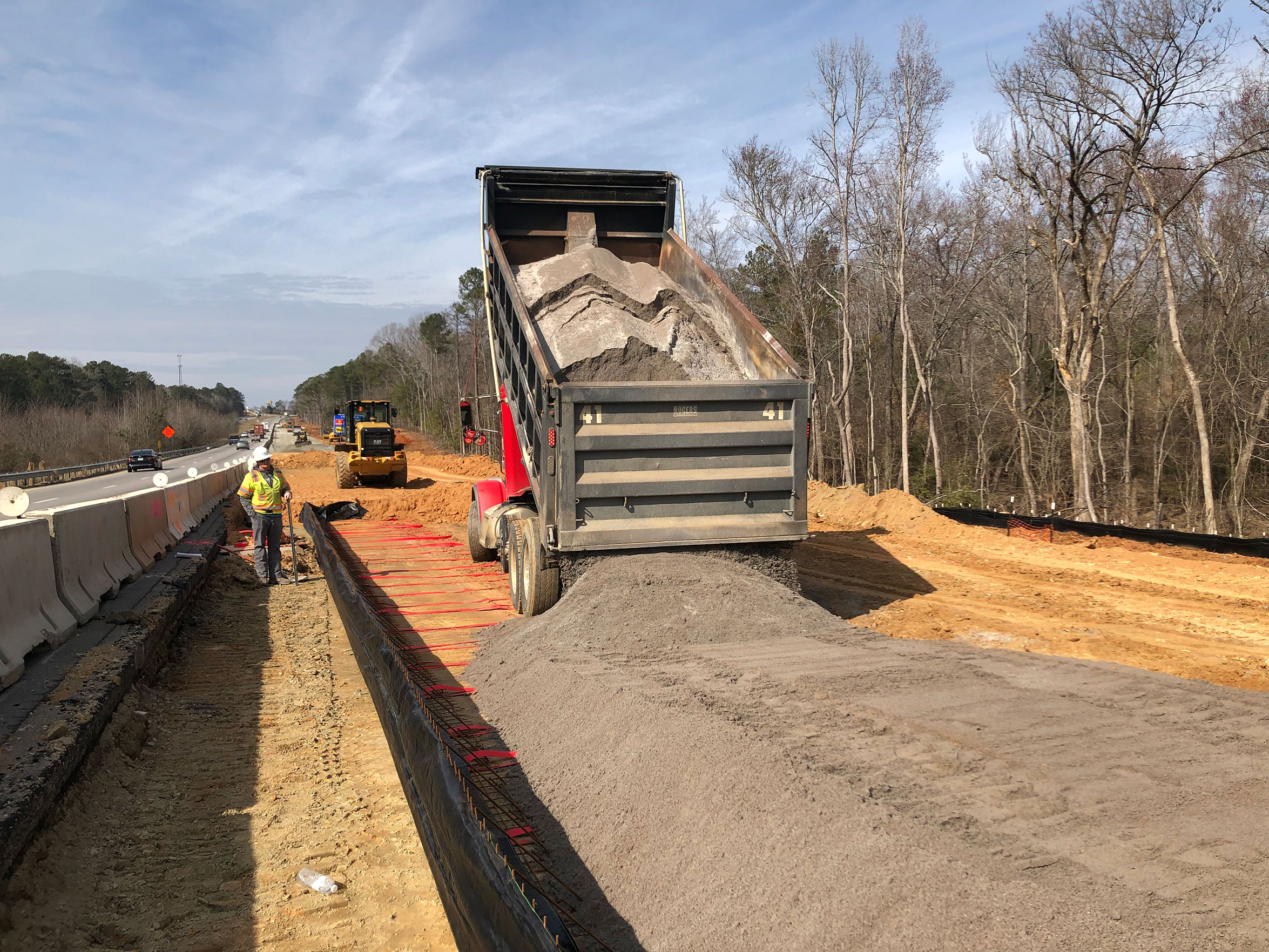 The Contractor is constructing temporary walls to prepare for the next phase of construction in Segment 2.  Westbound traffic will be shifted to the outside to allow construction in the median.