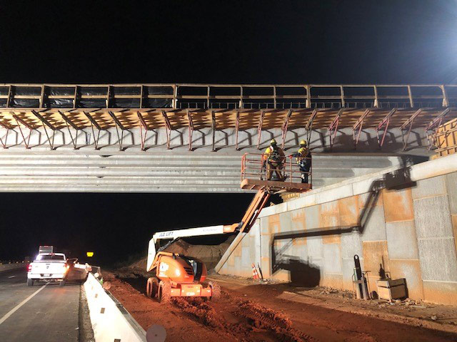 Setting overhang formwork for the Parr Road overpass bridge over I-26